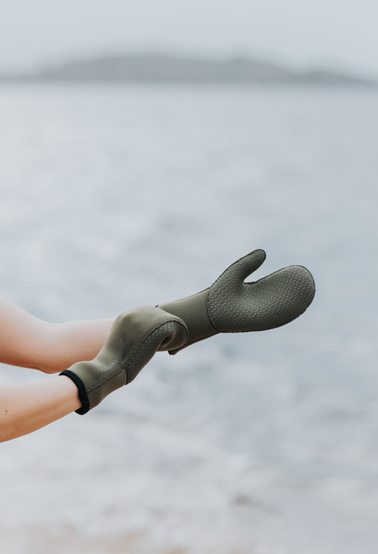 Grønn: Neoprenvott 5 mm med antiskli - perfekt til isbading